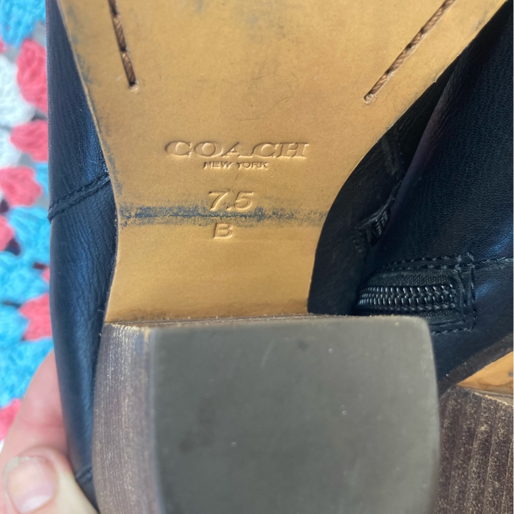 🦌 Coach Hewes Leather Ankle Bootie w/ Almond Toe & wooden chunky heel size 7.5 - Picture 6 of 8